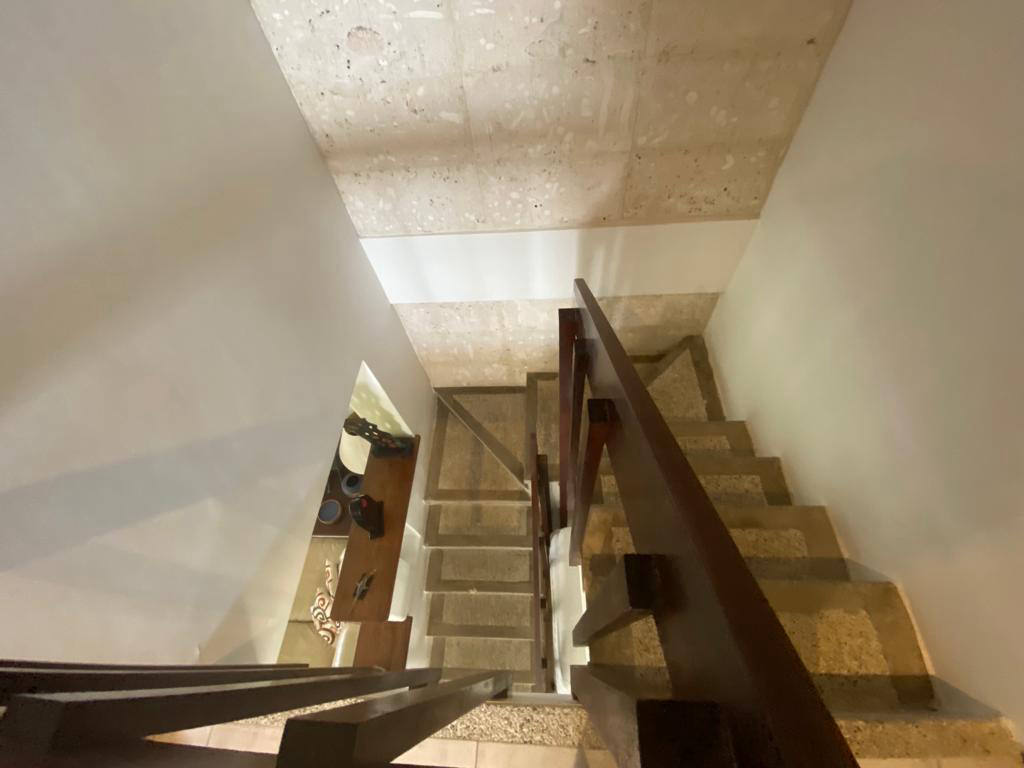 Будинок, 1076 м², 180 000$ — FAKTOR